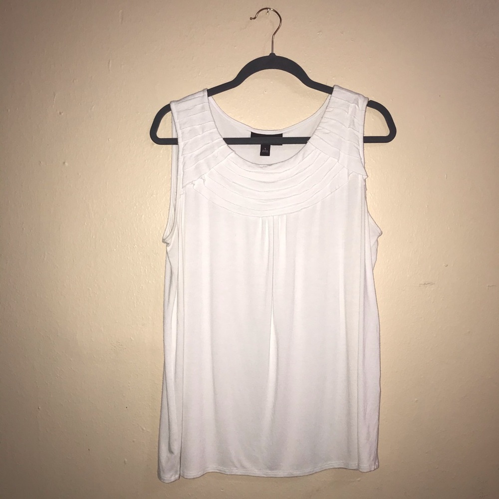 Size L Dana Buchanan Pleated Sharp White Tank